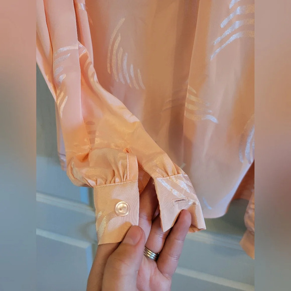 80s Vintage Anna Kriste Peachy Pink Geometric Embossed High Neck Blouse - Picture 3 of 6